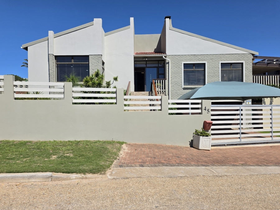 3 Bedroom Property for Sale in Wavecrest Eastern Cape